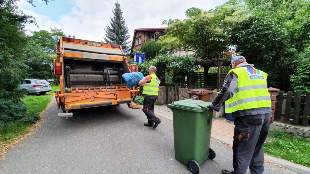 Sanikom informuje: odczytywanie wodomierzy i zamknięte PSZOK-i