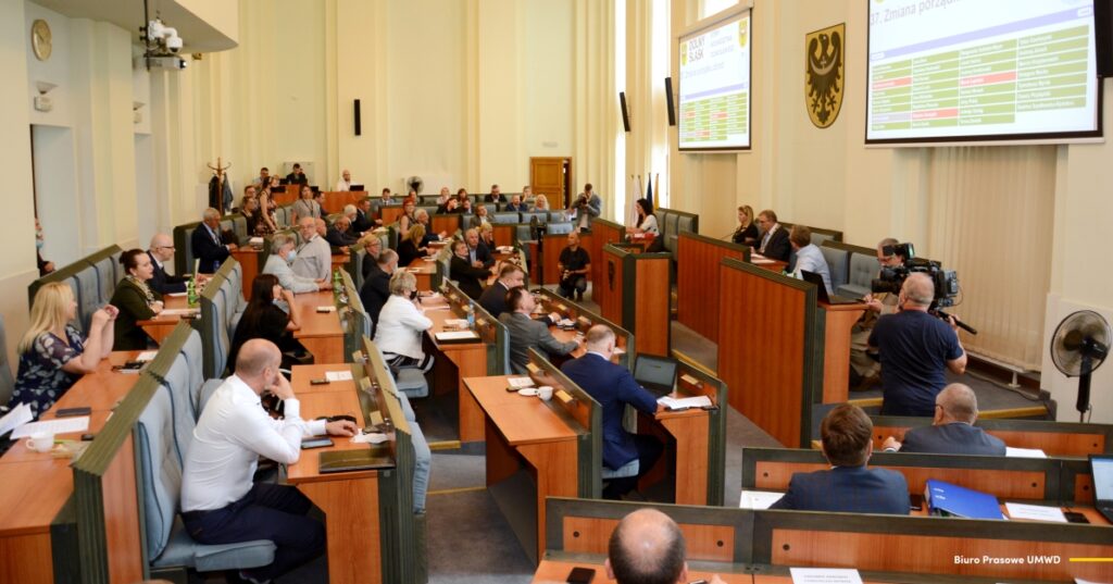 Zarząd województwa z votum zaufania oraz absolutorium za wykonanie budżetu w 2020 roku