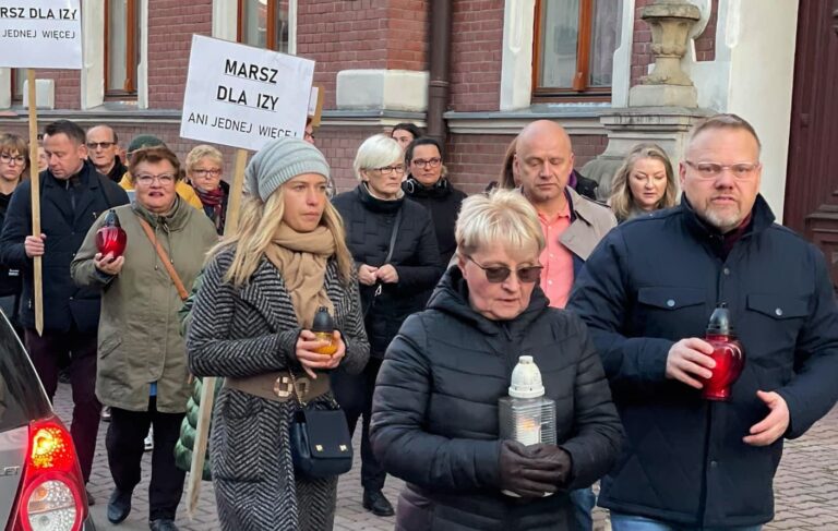 Marsz #anijednejwiecej w KamiennejGórze.