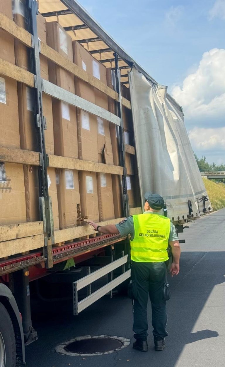 KAS udaremniła przemyt suszu tytoniowego wartego ponad 9 mln zł.