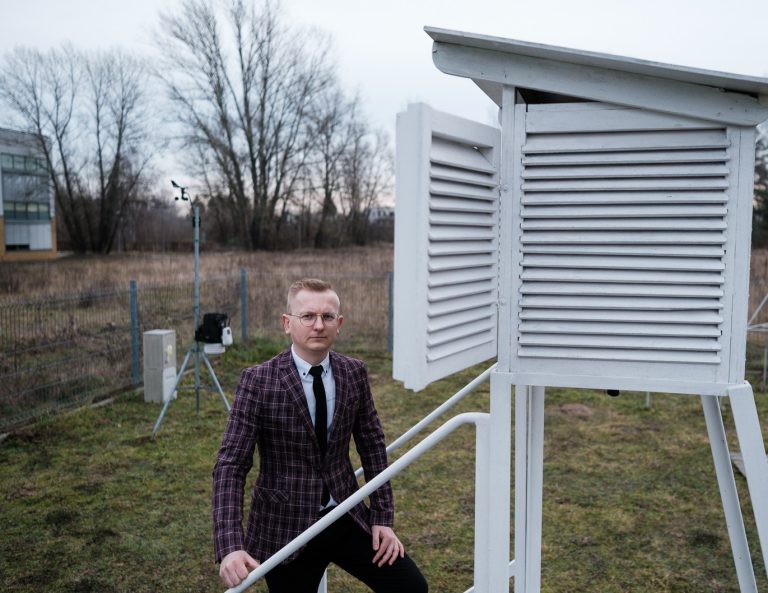 Jak przetrwać prognozowane sierpniowe upały? Odsyłamy do informacji opublikowanej przez Uniwersytet im. Adama Mickiewicza w Poznaniu.