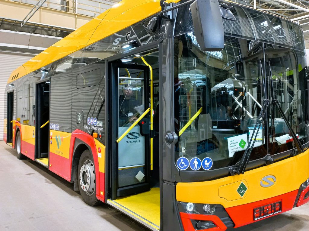 WałbrzycH2 podąża ekologicznie w przyszłość. Spółka miejska poszukuje kierowców autobusów wodorowych.
