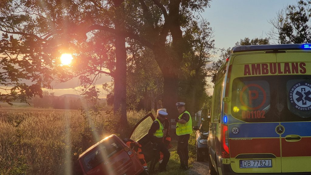 Ostre słońce. Uważajcie na drodze.