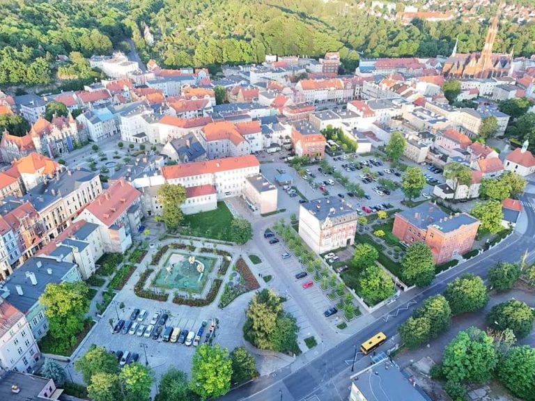 73 mln zł na inwestycje, m.in.: schronisko dla bezdomnych zwierząt i bazę komunalnej spółki. Pieniądze zostaną także przeznaczone na dalsze atrakcje dla odwiedzających Starą Kopalnię w Wałbrzychu.