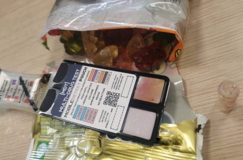 Funkcjonariusze ujawnili 116 nielegalnych przesyłek, w nich ponad 23 tysiące sztuk nielegalnych produktów leczniczych i steroidowych, 110 kg suszu tytoniowego oraz ponad 7 kg narkotyków.