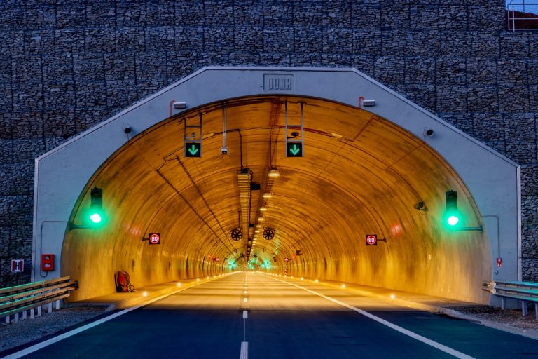 PORR S.A. informuje: niemal 280 tysięcy aut przejechało przez tunel TS26 niespełna miesiąc po otwarciu.