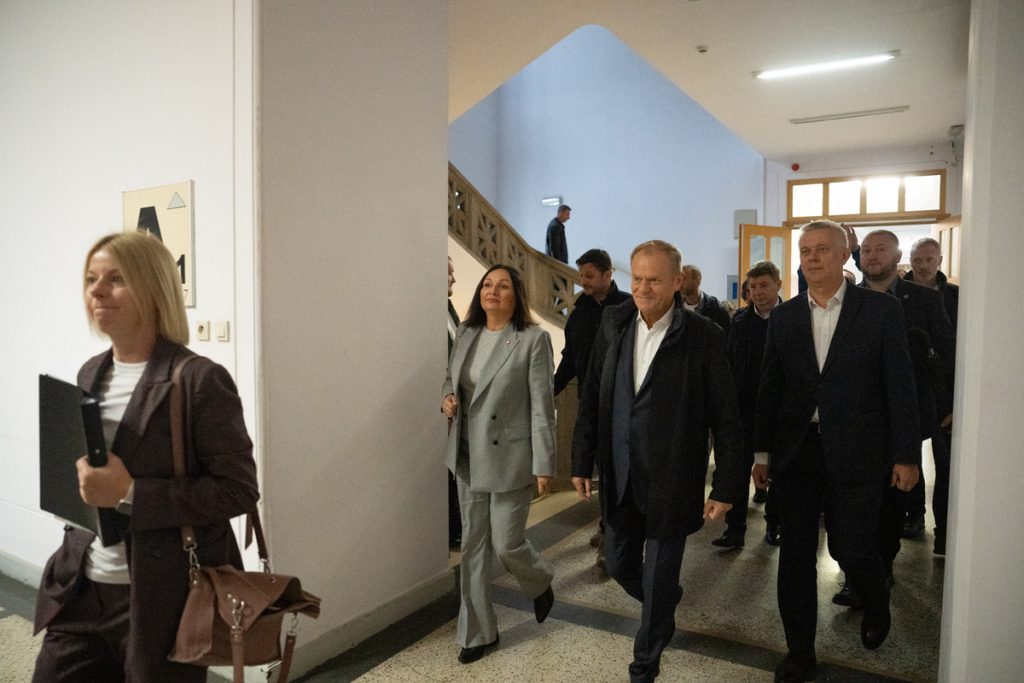 Premier Donald Tusk przewodniczył odprawie ze służbami w związku z zagrożeniem powodziowym w regionie.