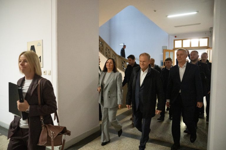 Premier Donald Tusk przewodniczył odprawie ze służbami w związku z zagrożeniem powodziowym w regionie.