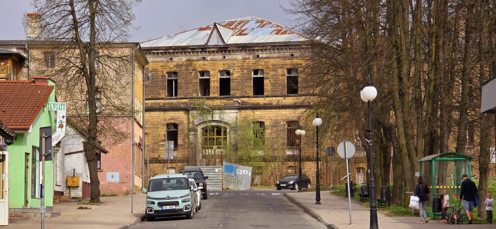 Sąd zabezpieczył majątek spółki, teraz dworzec kolejowy, niegdyś duma miejscowych, jest na sprzedaż.