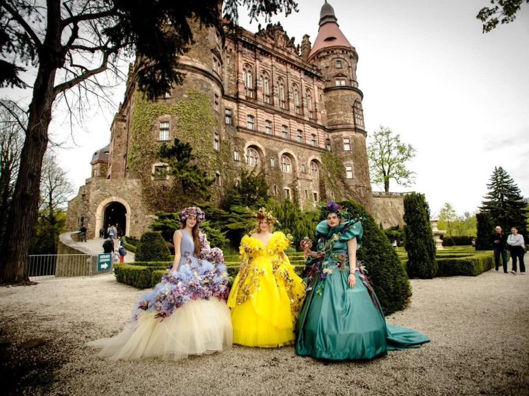 TAURON Festiwal Kwiatów i Sztuki w Zamku Książ — majówka pod hasłem „Odyseja Czasu”