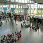 Wrocławskie lotnisko z rządową dotacją na nowe bramki ABC. Odprawa graniczna ma być szybsza