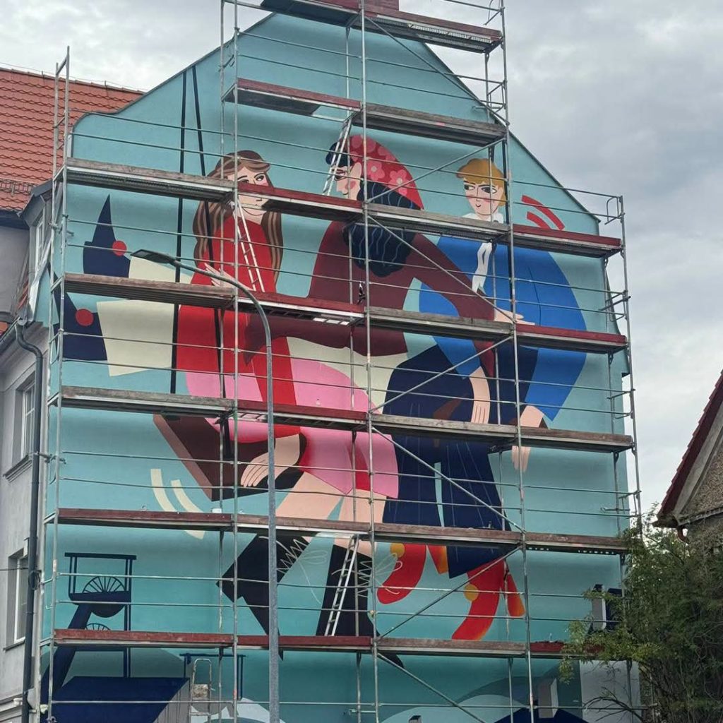 Wałbrzych znów maluje historię kina. Nowy mural przypomni „Pannę Nikt” Wajdy i… kamiennogorski Zalew