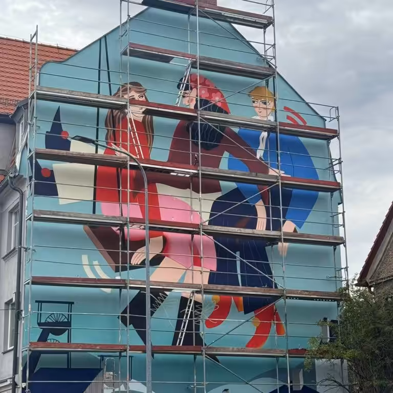 Wałbrzych znów maluje historię kina. Nowy mural przypomni „Pannę Nikt” Wajdy i… kamiennogorski Zalew