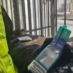 Ponad 13 tys. jednorazowych e-papierosów bez polskich znaków akcyzy przejęli funkcjonariusze Dolnośląskiej KAS i policjanci z Legnicy
