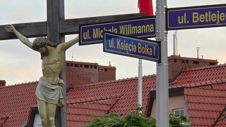 Rozmowy w kurii nie przyniosły zmiany decyzji. Krzeszów zapowiada dalsze działania