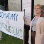 Pięciogroszówki przed bazyliką. Protestujący ponownie pytają biskupa o decyzję w sprawie ks. Langenfelda