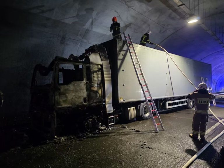 Tunel S3: spłonęła kabina tira