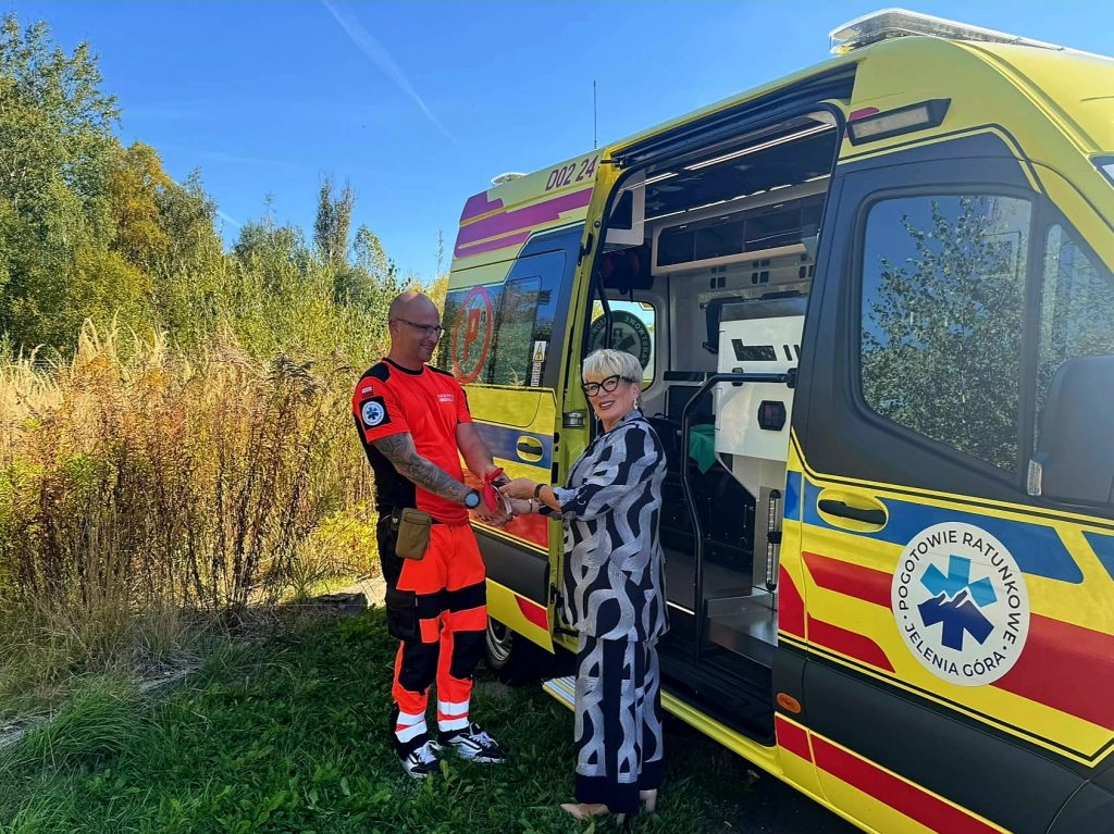 Do pogotowia w Jeleniej Górze trafiły nowe ambulanse. Jeden będzie służył mieszkańcom powiatu kamiennogórskiego